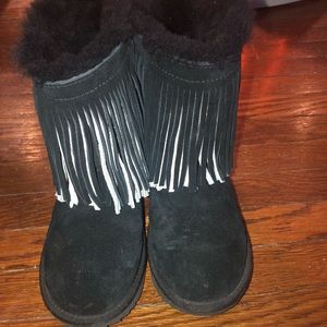Girls Classic Ugg ll Short Fringe - Size 5